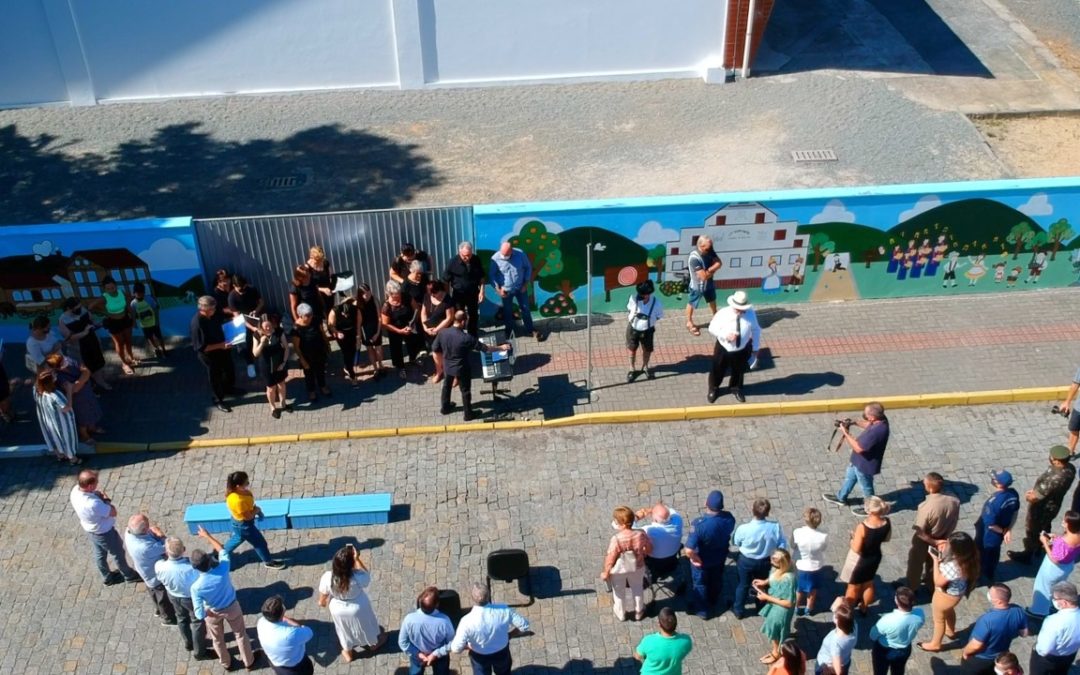 Karsten promove arte sobre a história de Blumenau, em painel de 85 metros