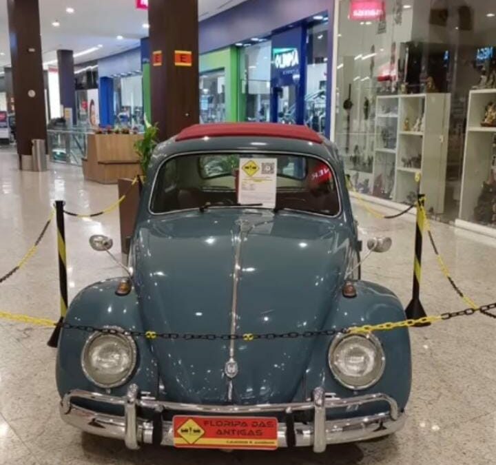 Exposição de carros antigos é atração no Shopping Itaguaçu