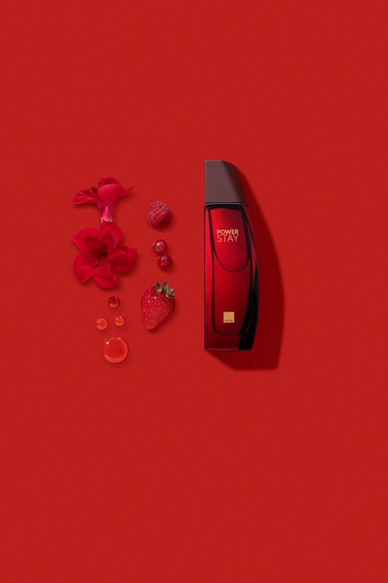 O poder do Floral Ambarado: conheça a assinatura olfativa da primeira fragrância Avon Power Stay